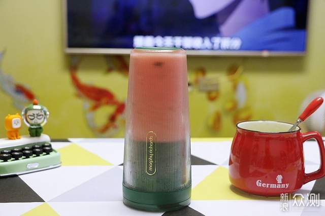 無線充電，40秒冰爽一夏 摩飛榨汁杯深度體驗(yàn)